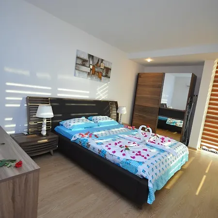 Aura Apartment *